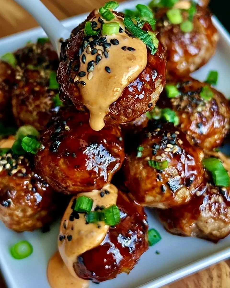 Korean BBQ Meatballs mit scharfer Mayo-Dip